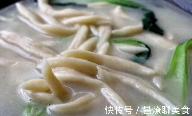 秋天,饺子面条靠边站,给家人做此面食,汤鲜美味还筋道,太香了