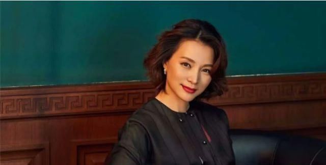 主持人|东方卫视遭遇“用人荒”，请回董卿代替陈蓉，是不是一步好棋？