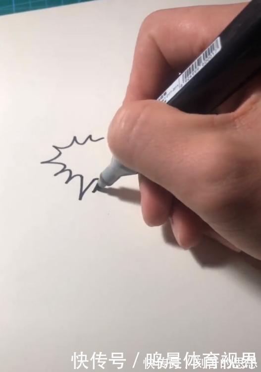 凤凰&美术生自称画凤凰,起笔很潇洒,画风一转懵圈了,网友:神仙脑洞