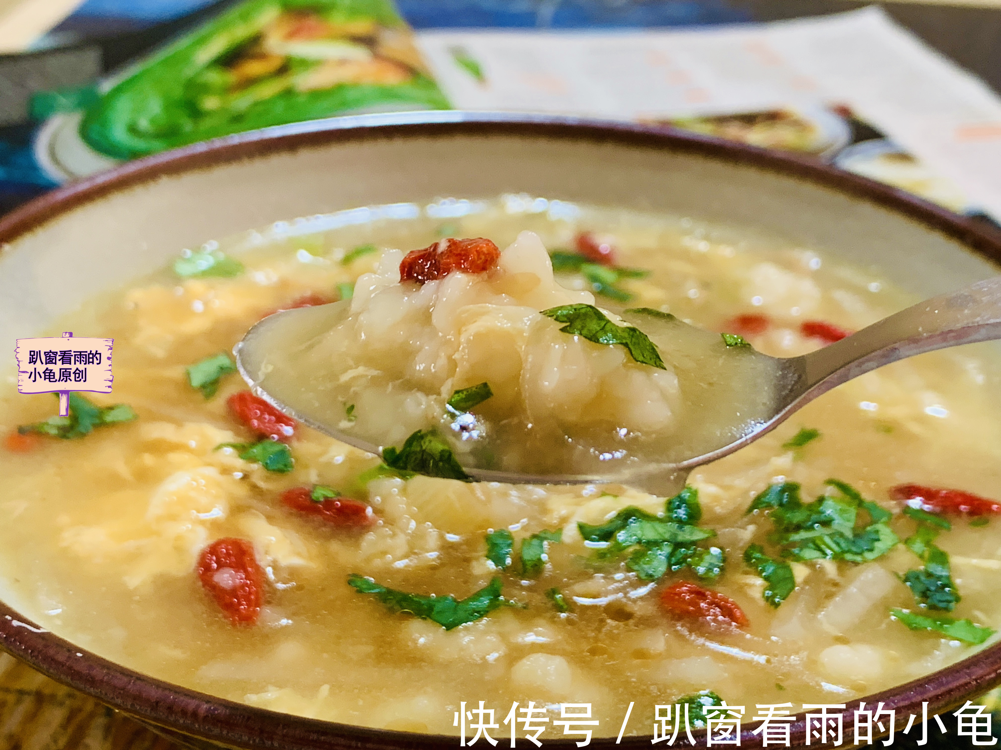 这道冬日早餐，喝上2碗，亦菜亦饭，暖胃又营养，开启一天好时光