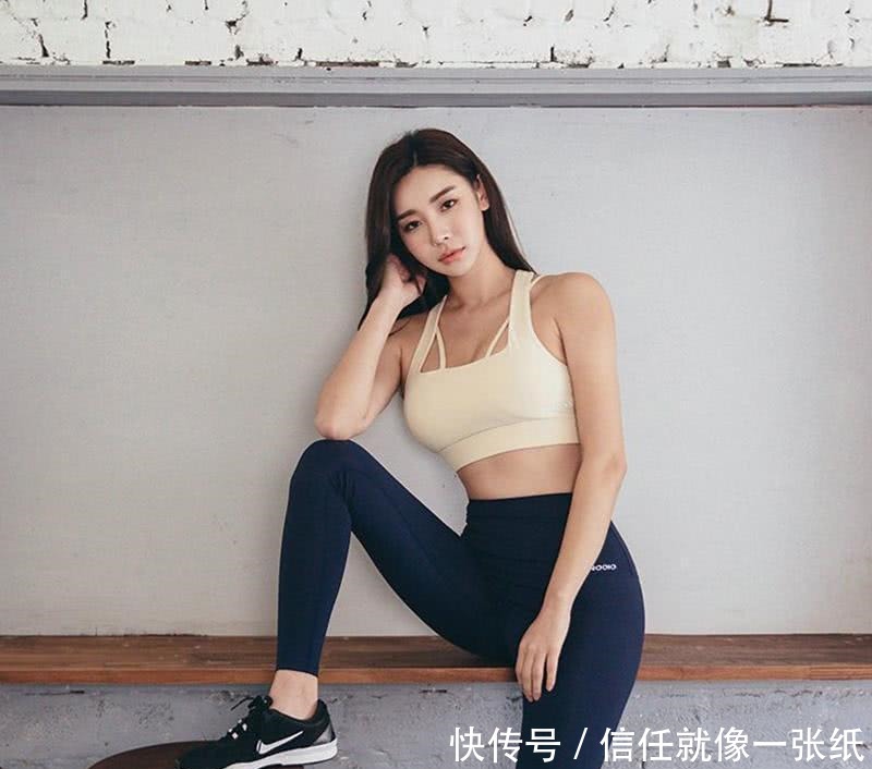 清纯小姐姐黑色紧身裤, 时尚的穿衣搭配, 尽显时尚青春!