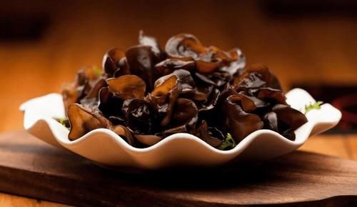 肝脏|南瓜是肝病“发物”?医生提醒:爱吃这3种蔬菜,肝功能容易受损