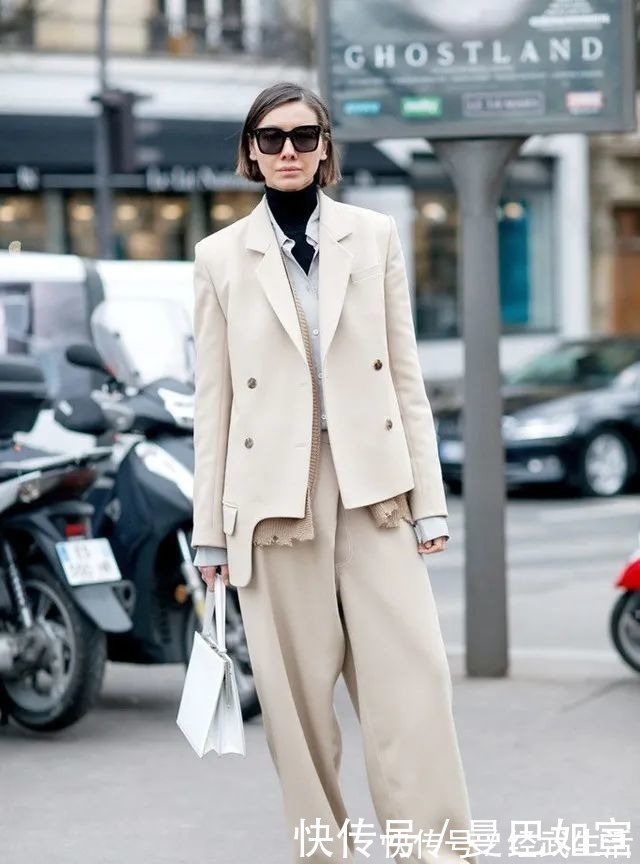 毛衣 “卫衣”大势已去,今冬开始流行“赫本风”毛衣,简约百搭又高级