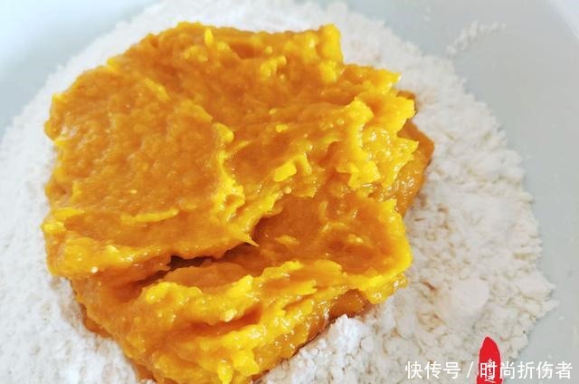 网红店蜜豆卷超火,其实在家也能做,我加入了南瓜泥更好吃