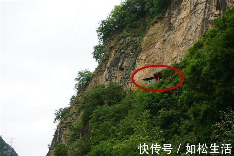 绝壁|陕南秦岭自驾，老国道偶遇绝壁“悬空寺”，修建原因成谜