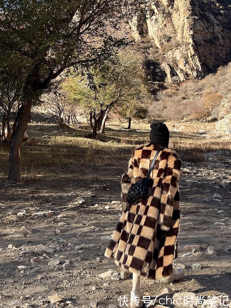 皮草|央美女生扮名媛蹭高奢，只凭一身环保皮草，网友：太能“装”了