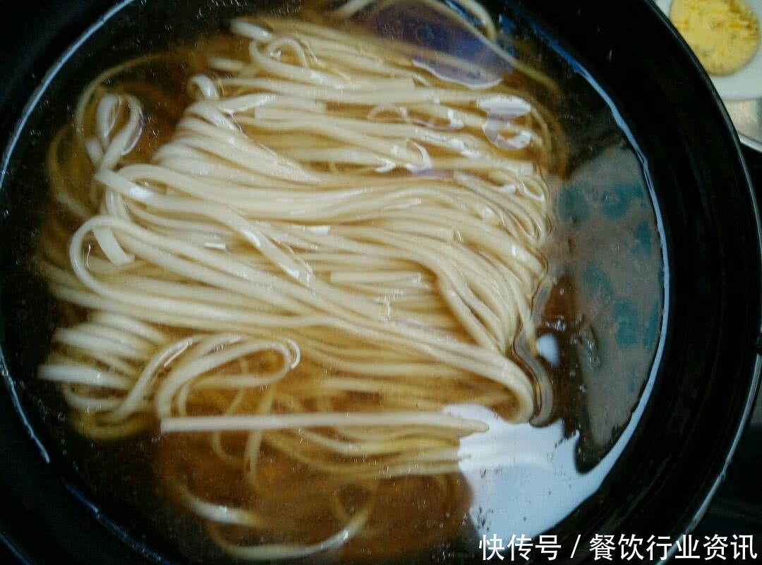 解馋|秒杀某师傅的红烧牛肉面,“他”来了,家里日常解馋必备!