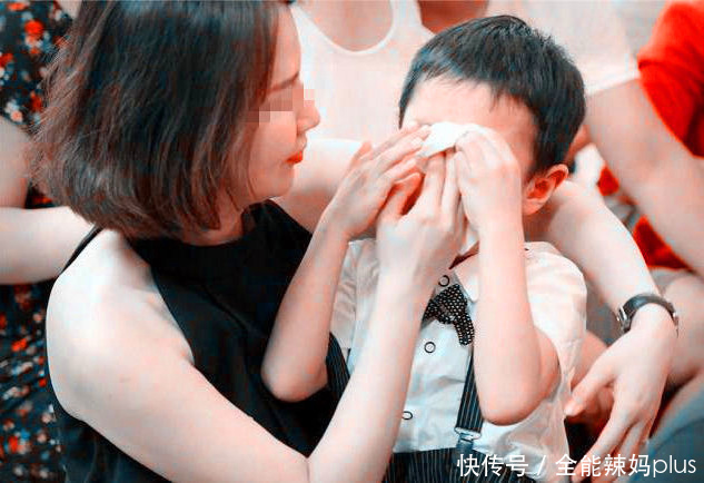 抵抗力|跑酷达人挑战中国轻功,道长随便露了一手,外国人都看傻了!