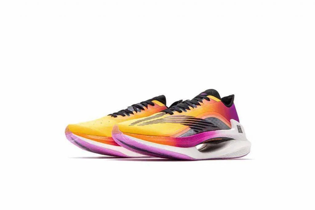 CJ1代终于曝光？球员上脚玫瑰城配色，外形好评，签名鞋还是驭帅15？