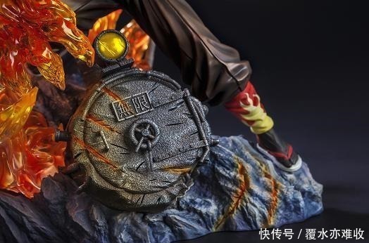 列车篇|鬼灭之刃炎柱高光手办标价2千,特效值一万,开灯后价值翻倍