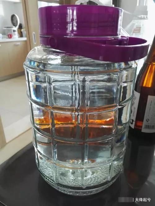 妈妈用了30年的腌酸菜做法，1分钟学会，无添加剂放一年都不会坏