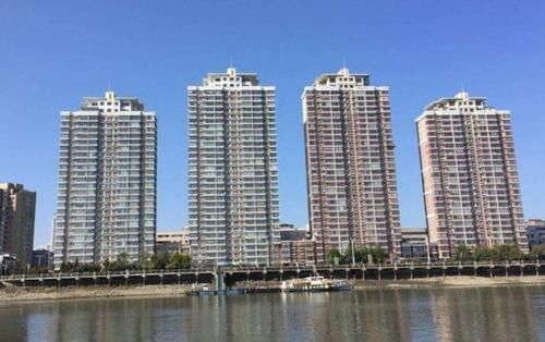 售楼小姐|楼层不好选售楼小姐劝谏一栋楼不管有多少层，最好别买这两层