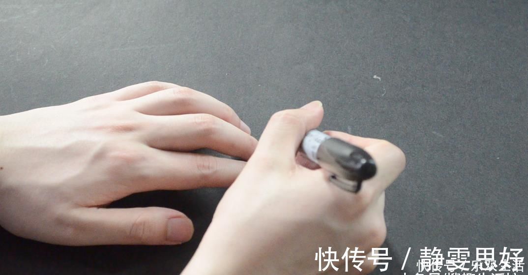 用处|用旧的扑克牌别再扔了, 剪几刀, 粘在厨房里超实用, 人人见了都夸好