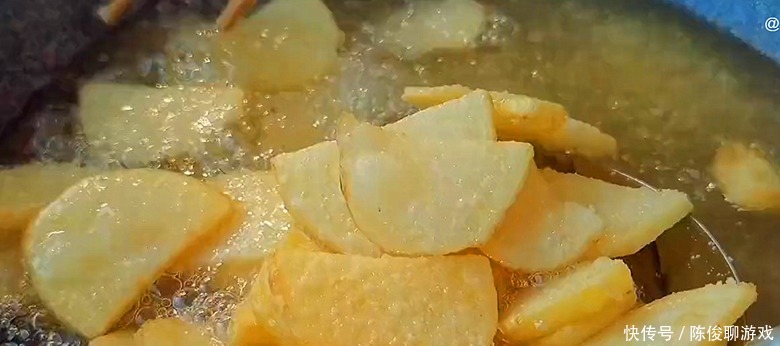 土豆片这样做太好吃了,学会用它来招待客人,比红烧肉还受欢迎