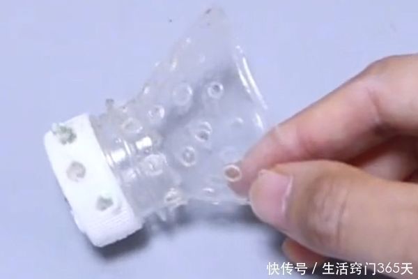 过滤网|矿泉水瓶上扎几个小孔,放在厨房太厉害了,全家人都夸好!