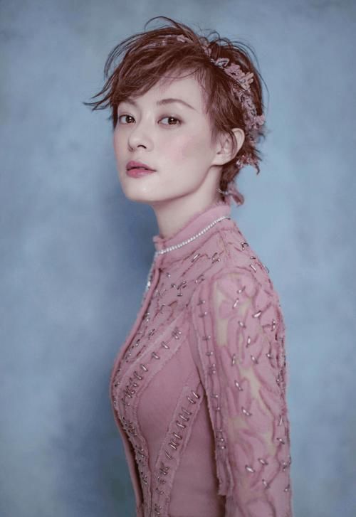 瓜子脸|四十岁的女人,最好少留这3种显老发型,多尝试“减龄”发型!