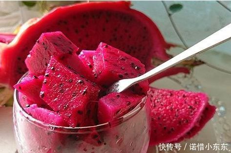 女人不想满脸皱纹,多吃5种水果,舒展皮肤,重回十八岁