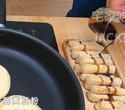 红糖糍粑，软糯香甜，外皮脆而不硬，糯叽叽的让人毫无抵抗力