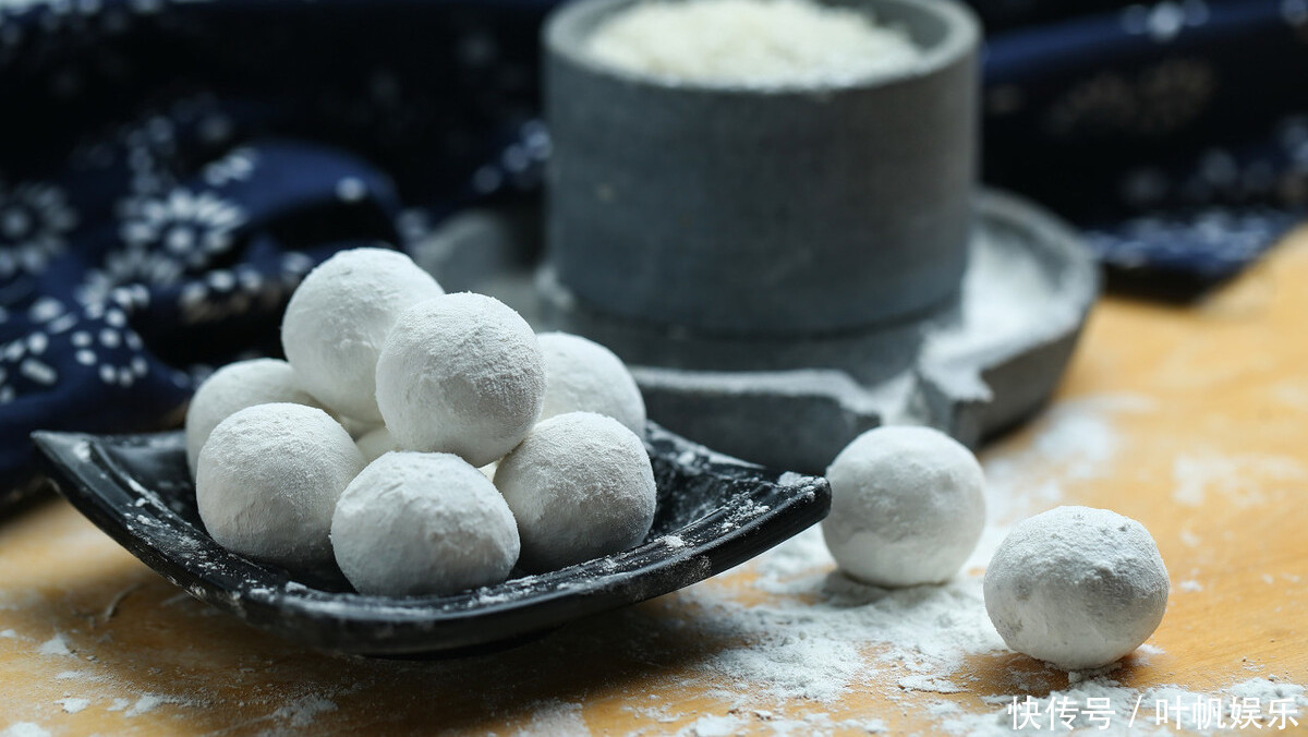 自制黑芝麻汤圆,不破皮不露馅,吃起来香甜软糯,不用出门买了