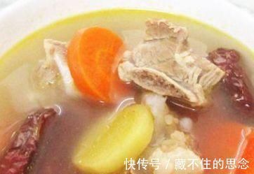 紅潤|胡蘿卜加一寶燉湯喝，每天1碗，視力清晰，皮膚紅潤，子宮更干凈
