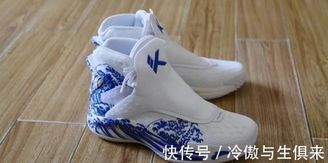 鞋盒 五百块双层碳板,带TPU的鞋垫,这双汤普森签名鞋不香吗!