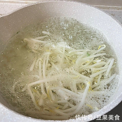 菠菜|餐厅必点的韩式拌饭，在家也能做