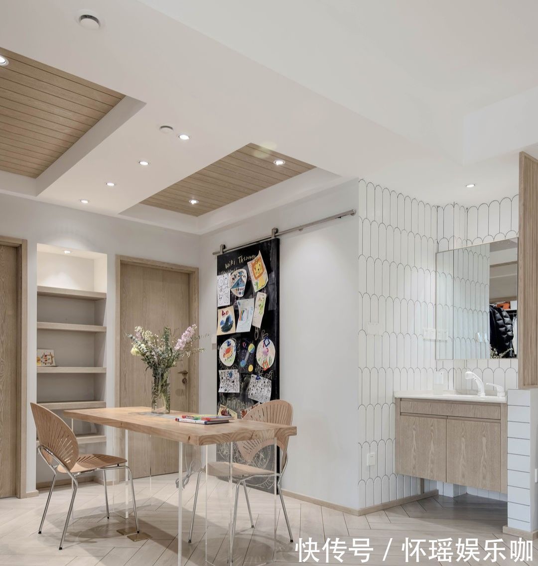 卧室床|舍弃客厅,不买餐桌,卧室床悬空,他家86㎡堪称小户型装修的榜样