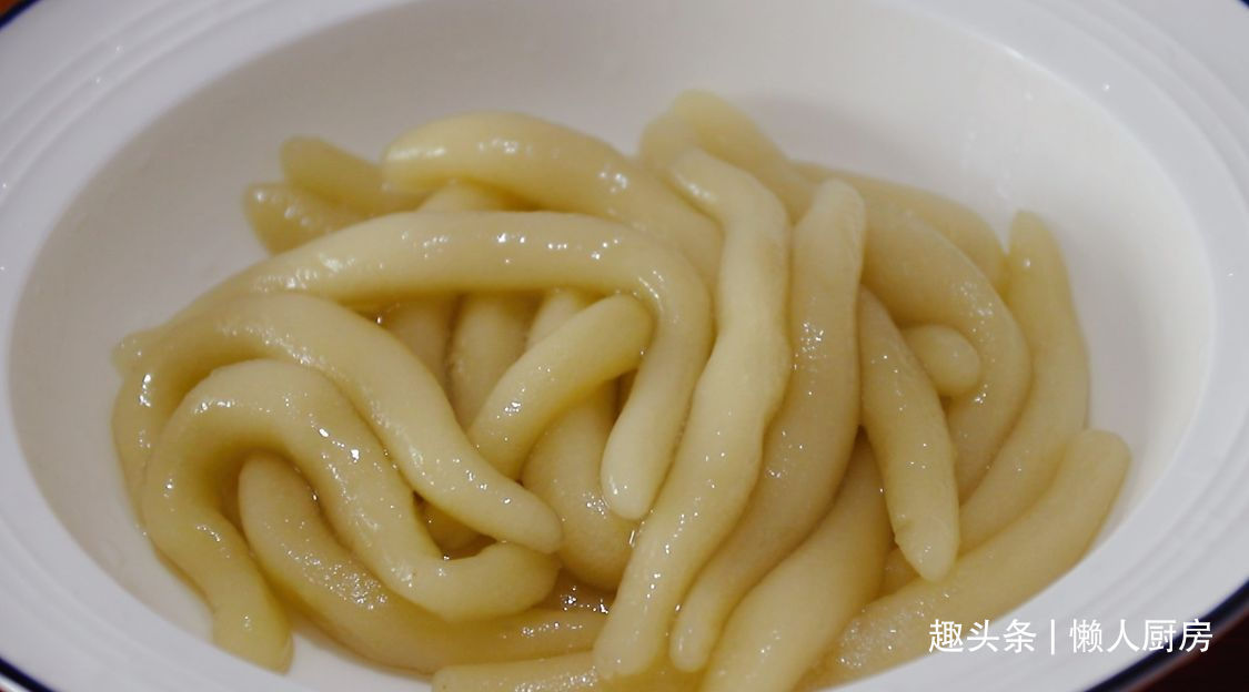 土豆别再炖肉了，教你一个新吃法，好吃到停不下来，比吃肉香！