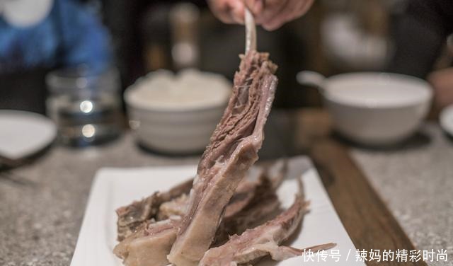 大连最正宗羊肉馆环境凸显宁夏风,食材均从原产地运过来
