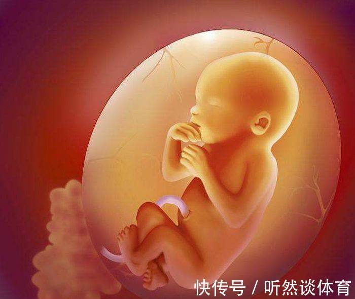 十个月|孕期在这四个时间段喝水,羊水会更“清澈”,对胎儿发育好处多