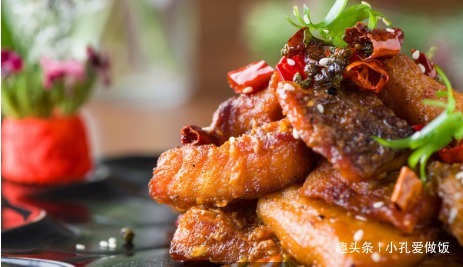 大厨教你草鱼秘制新做法，不要再蒸再煮，每吃一口都是口福