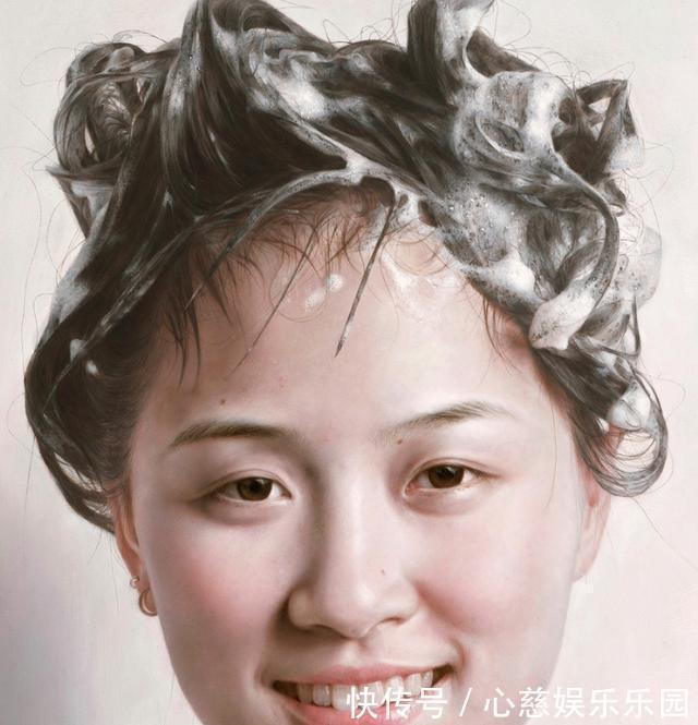 唐伯虎!不知名画家画了一粒烂草莓,卖出20万天价,专家:你用放大镜细看