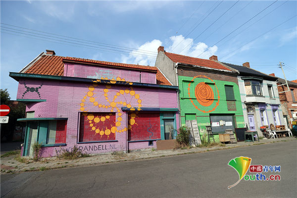 街头艺术@比利时杜尔镇“鬼城”变“涂鸦城” 吸引世界各地街头艺术家