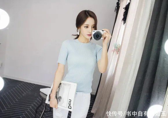 美图欣赏:孙允珠,海芋浅色俏皮弹力螺纹短袖衫