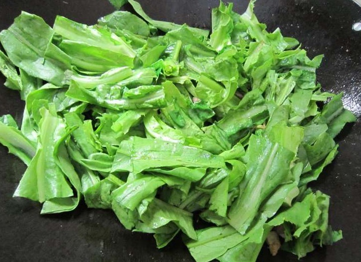 炒油麦菜，用不用焯水学会正确做法，牢记三招，脆嫩又入味