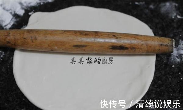 烙饼要暄软,用对水是关键,这样和面,凉了饼也特别软!