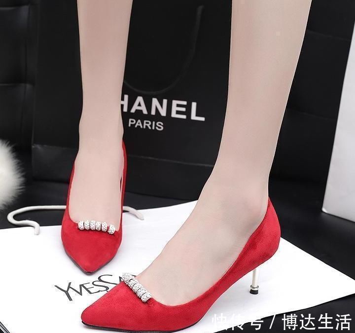 女生 魅力挡不住, 只有穿上细跟高跟鞋的女生才会自信美丽