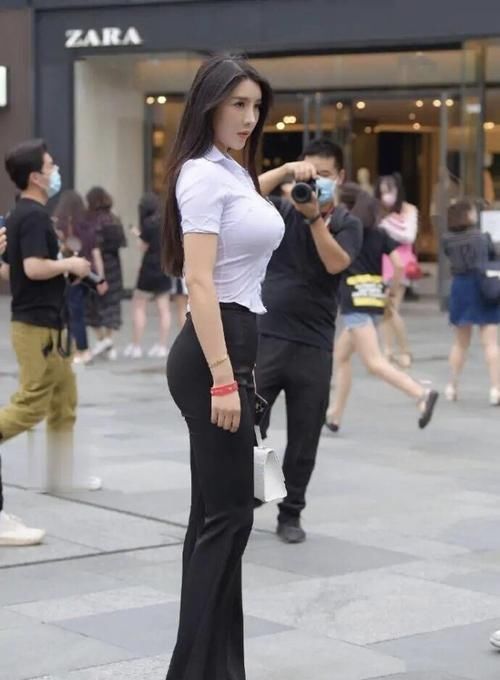 “胯大”的女人需谨慎,穿搭遵循以下原则,“凹凸感”不请自来!