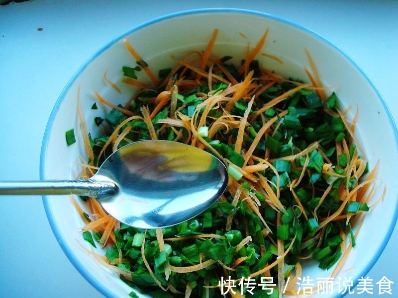 冬天就要这样吃韭菜，营养不流失，韭香鲜嫩，几分钟就可做早餐