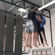 |搞笑GIF图:我特别服那些喜欢健身的达人,就喜欢挑战牛顿定理