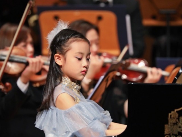 《爸爸回来了》女孩集体大变样,甜馨吴欣怡逆袭,奥莉让人认不出