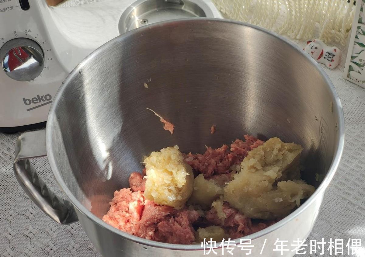牛肉水饺|牛肉水饺好吃有窍门，教你调馅，做出来又香又嫩，咬一口直爆汁