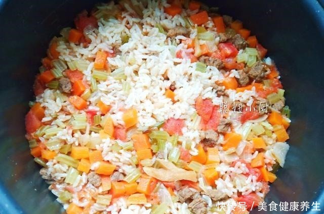 最近孩子最馋这锅饭,饭菜一锅出,省事简单,孩子吃得香,身体棒