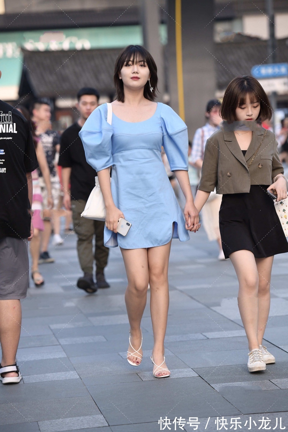 短发女孩|清新自然的蓝色连衣裙,充满着浓浓的青春感,搭配短发更显利落