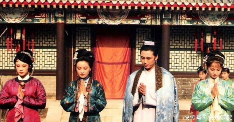 国孝|尤二姐进贾府后，贾母为什么当众强调要一年后才能圆房？