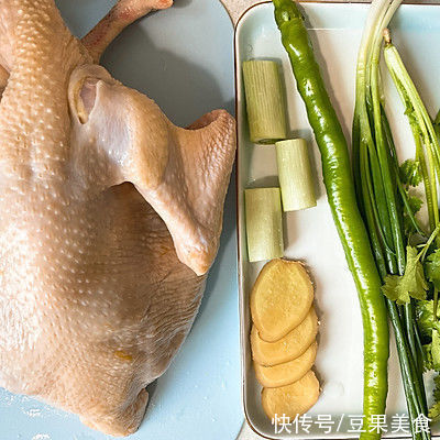 配着这盘#清香麻爽秒入魂#藤椒鸡，米饭可以吃三大碗