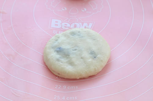 山药加紫薯做成松软小饼，营养翻倍有益身体健康，比包子馒头简单