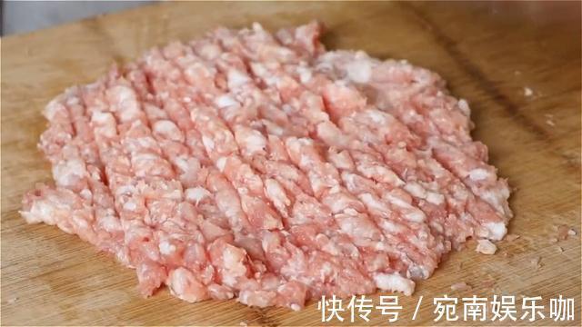 白菜|白菜浑身都是宝，教你秘制做法，不炒不炖，鲜嫩多汁，营养丰富