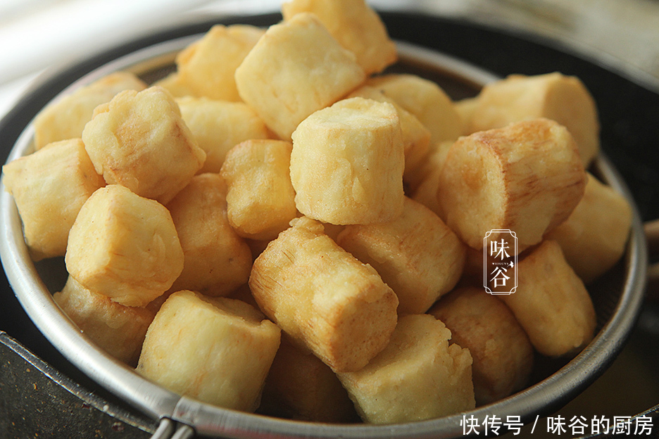 冬天，我家山药喜欢这样吃，外酥里嫩越嚼越香，孩子馋得流口水