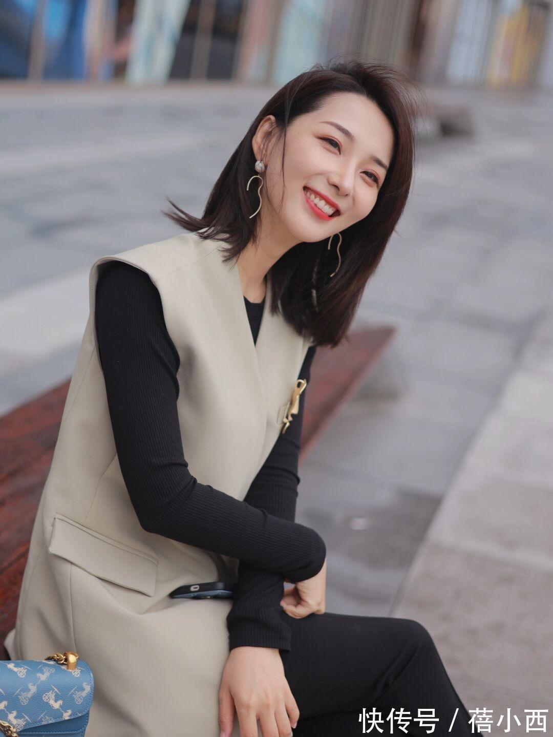 职业风 “职业风”穿搭很沉闷?学会以下几款女人味造型,轻松美得出彩